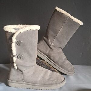 Koolaburra Gray Winter Boots with Plush Lining